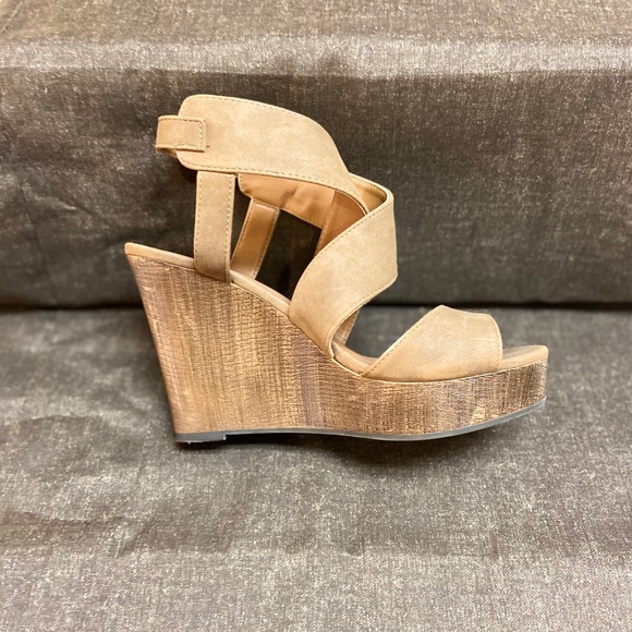 Indigo Rd Brown Wedges - Picture 6 of 6